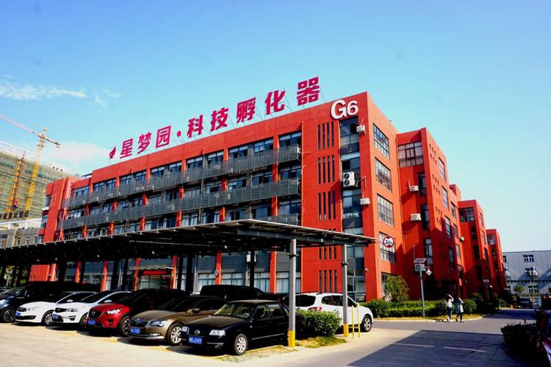 科技引领未来：赤依科技在数字化转型中的角色与影响